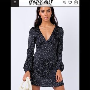 Princess Polly super flattering long sleeve mini.